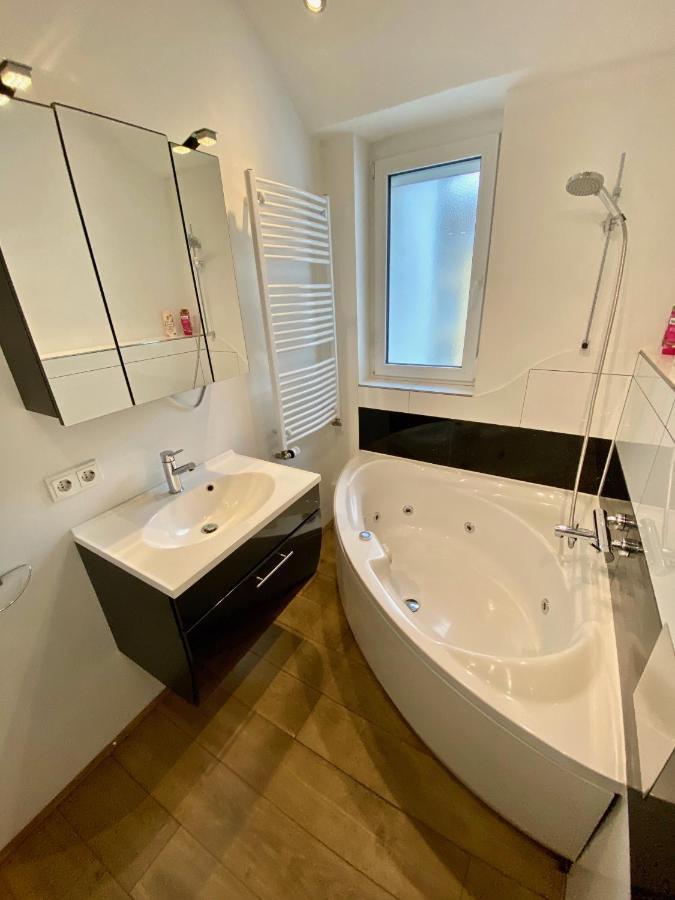 Luxurioeses Studio Im Zentrum, Balkon, Kamin, Klima Appartement Ravensburg Buitenkant foto